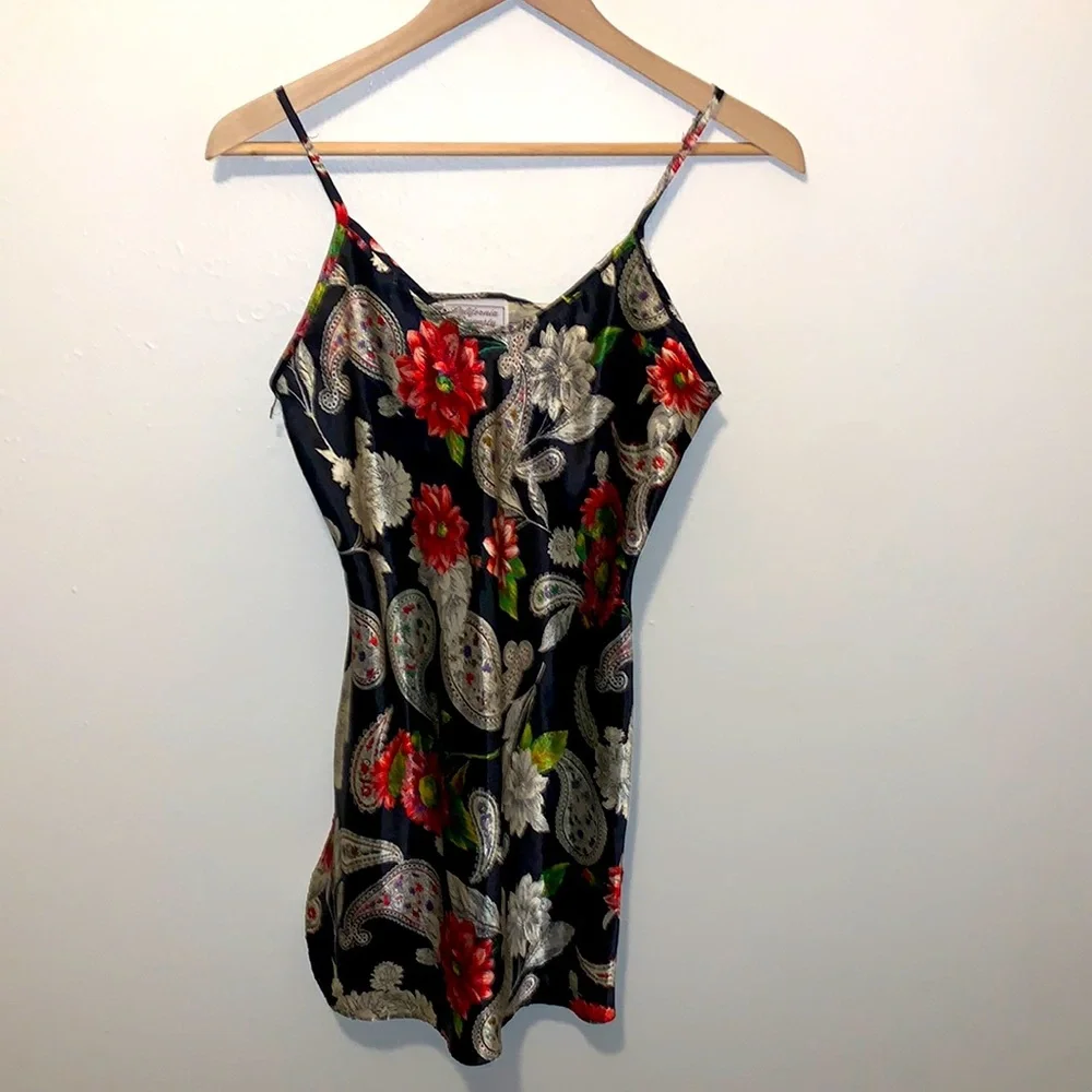 California Dynasty 80’s Black Floral Vintage Nightie - Picture 2 of 6